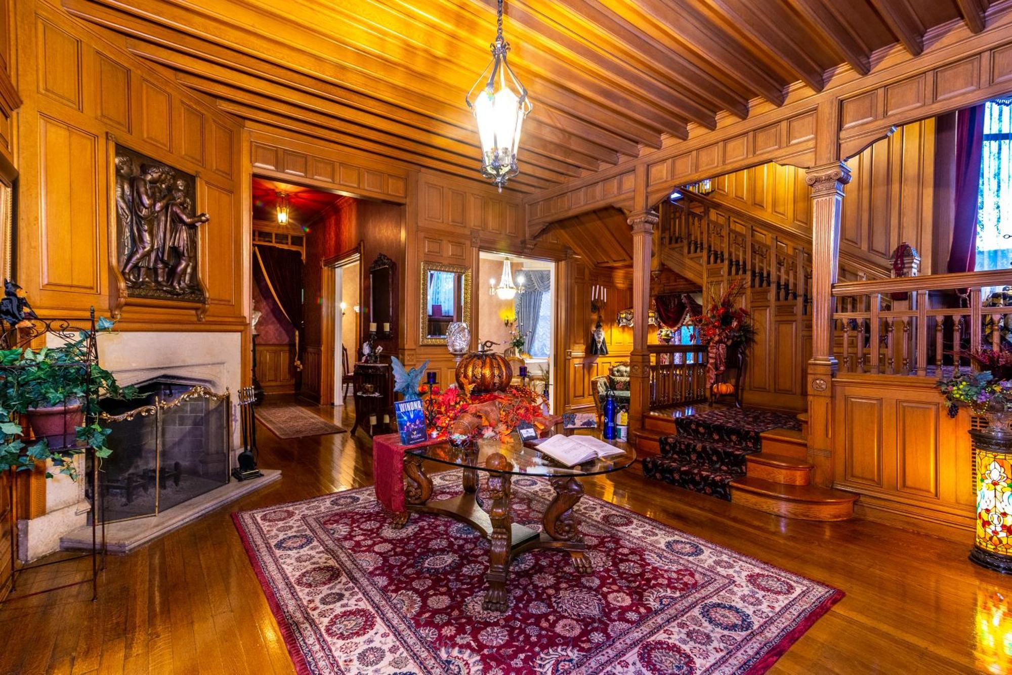 Alexander Mansion Bed & Breakfast Уинона Экстерьер фото