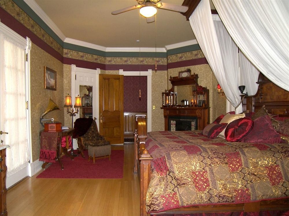 Alexander Mansion Bed & Breakfast Уинона Экстерьер фото