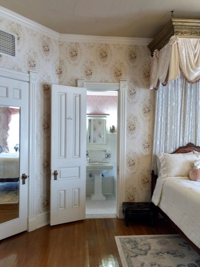 Alexander Mansion Bed & Breakfast Уинона Экстерьер фото