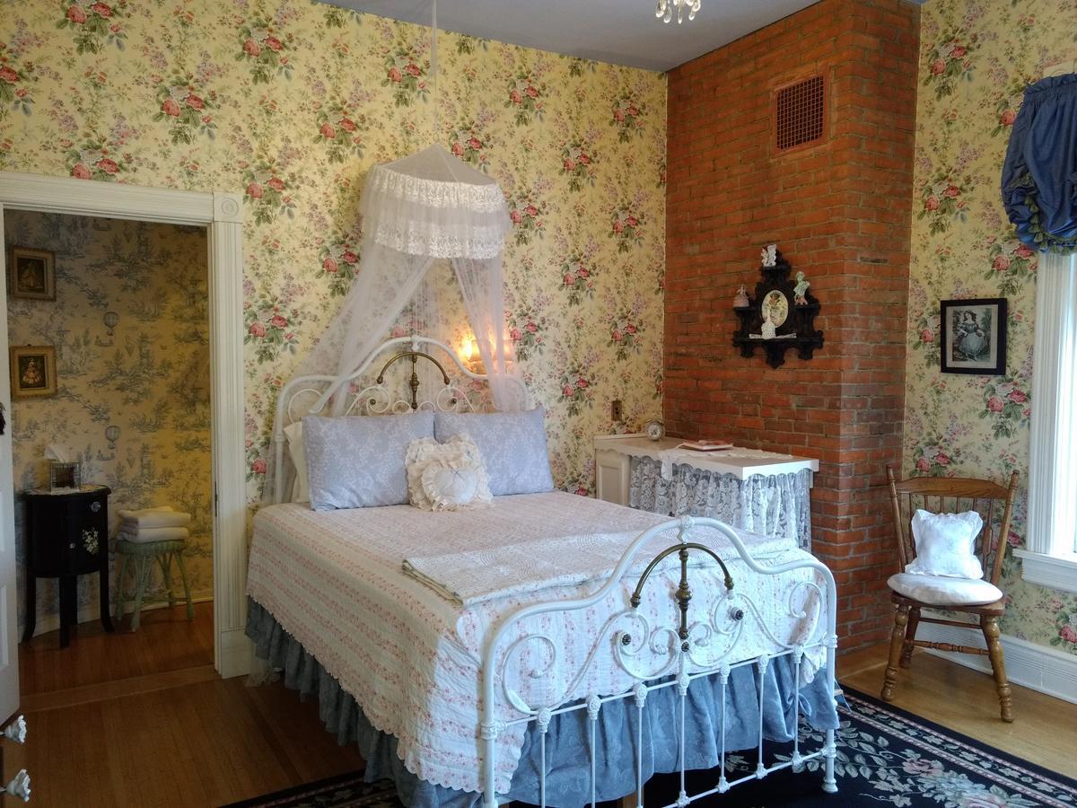 Alexander Mansion Bed & Breakfast Уинона Экстерьер фото