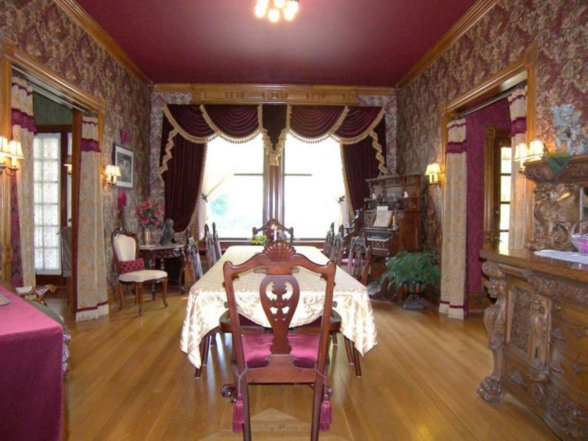 Alexander Mansion Bed & Breakfast Уинона Экстерьер фото