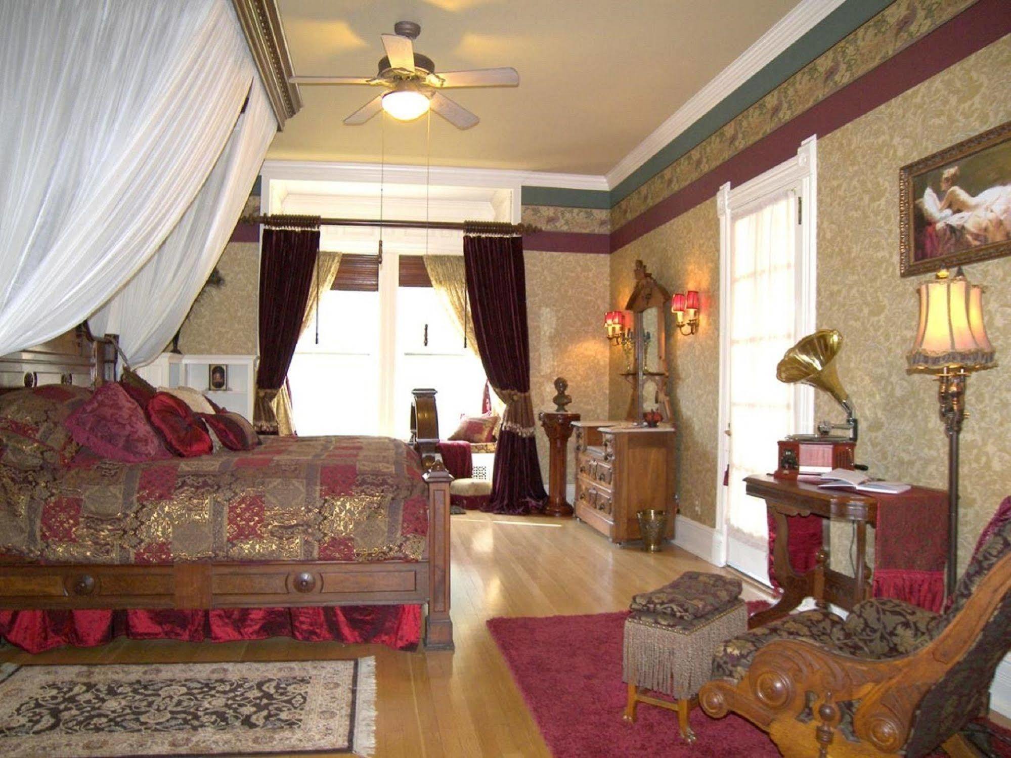 Alexander Mansion Bed & Breakfast Уинона Экстерьер фото