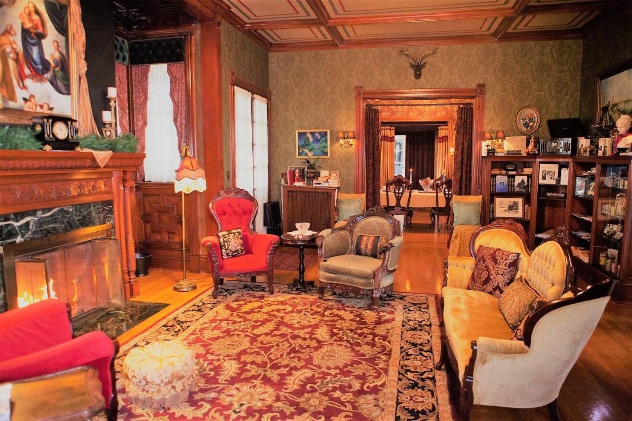 Alexander Mansion Bed & Breakfast Уинона Экстерьер фото